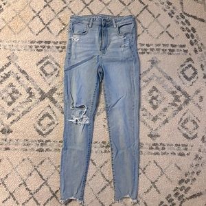 AE SIZE 6 HIGH RISE LIGHT WASH DISTRESSED SKINNY JEANS NEXT LEVEL STRETCH